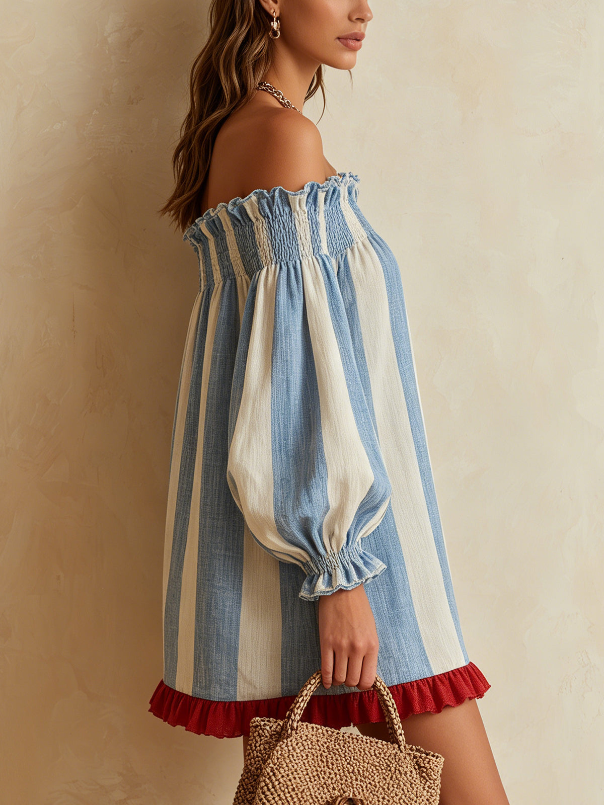 Ondine | Mini Abito Striato Blu e Bianco con Spalle Scoperte e Orlo Contrastante