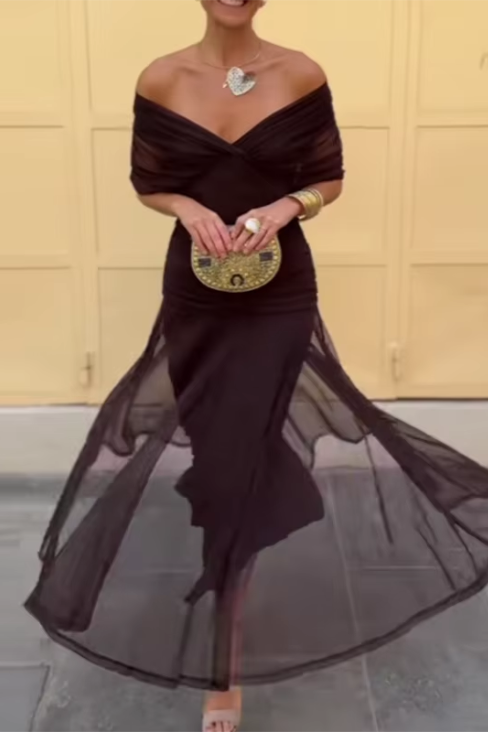 Luisa | Elegante vestito lungo da festa con scollo a V