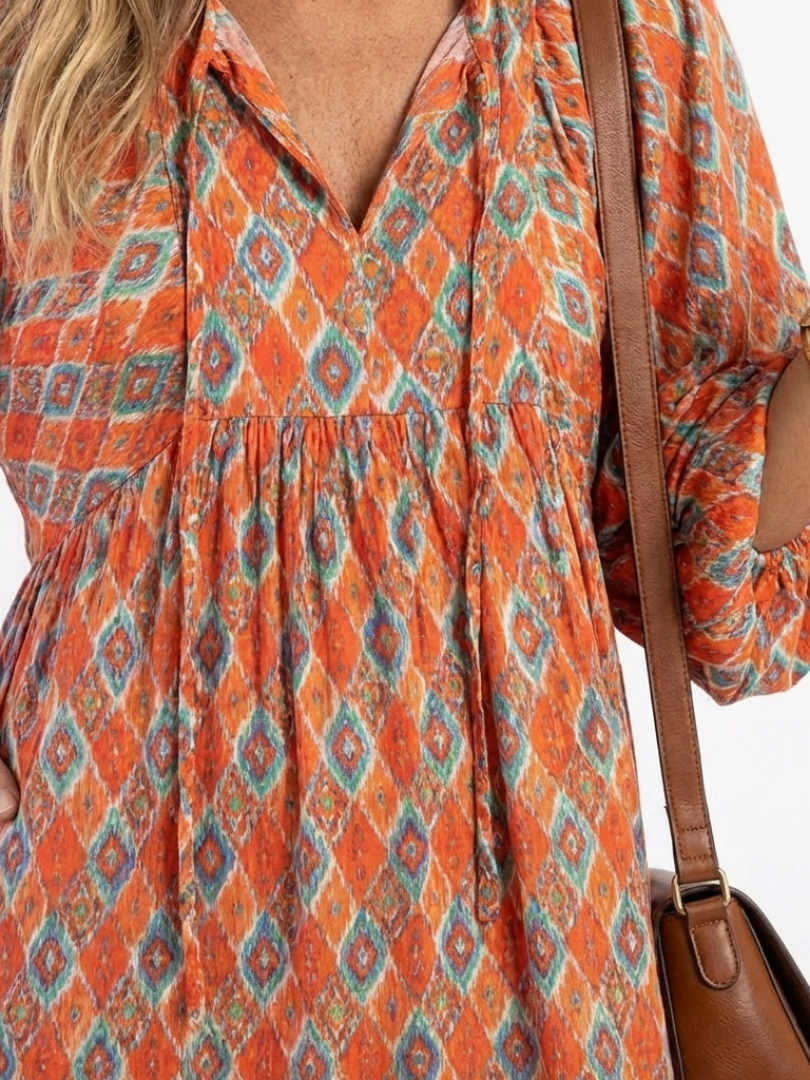 Amara | Abito midi a strati con stampa geometrica e scollatura a V