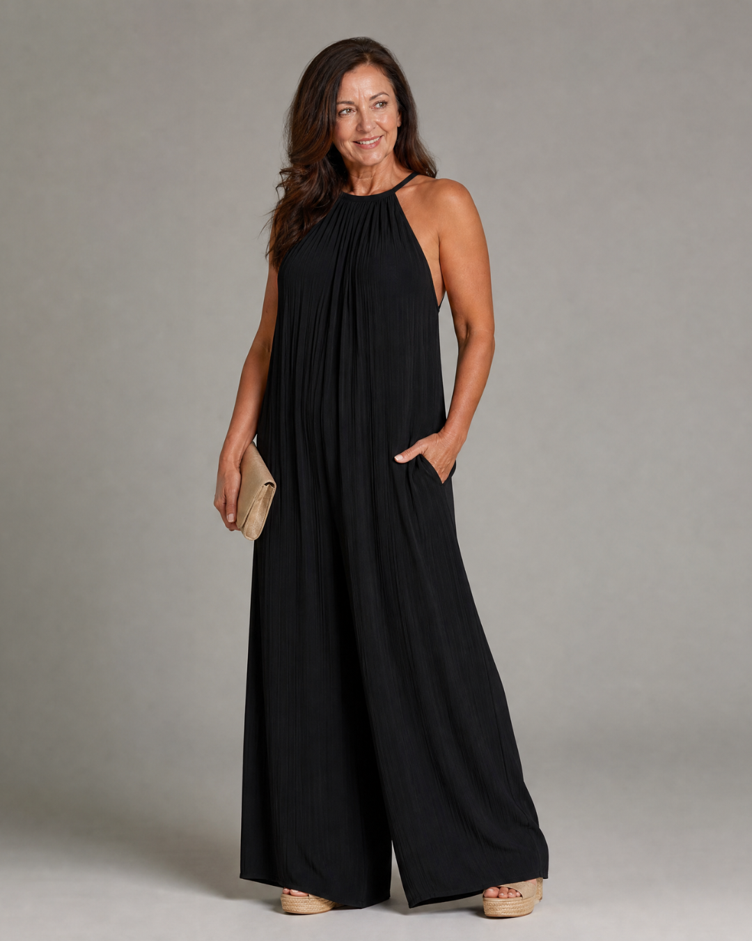 Sylvara | Tuta Relaxed con Scollo Halter Plissettato e Gamba Larga
