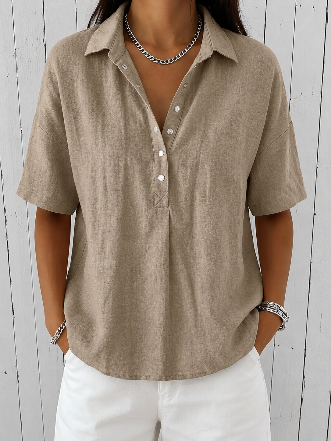 Ava | Blusa con Collo e Dettagli a Bottone