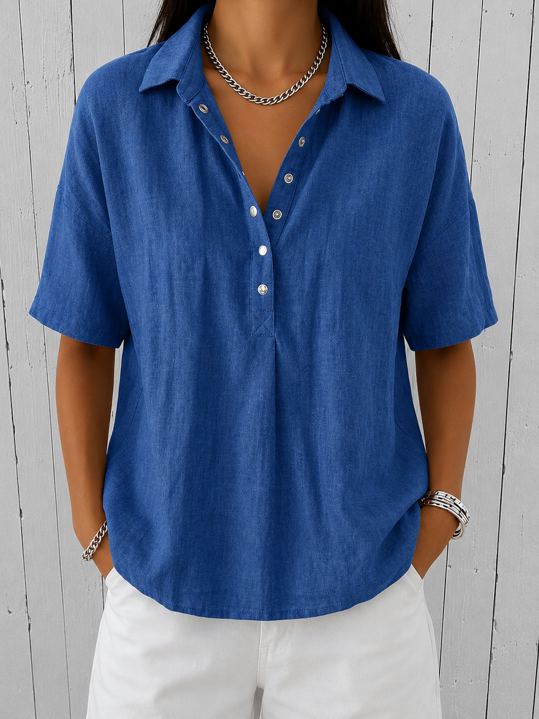 Ava | Blusa con Collo e Dettagli a Bottone