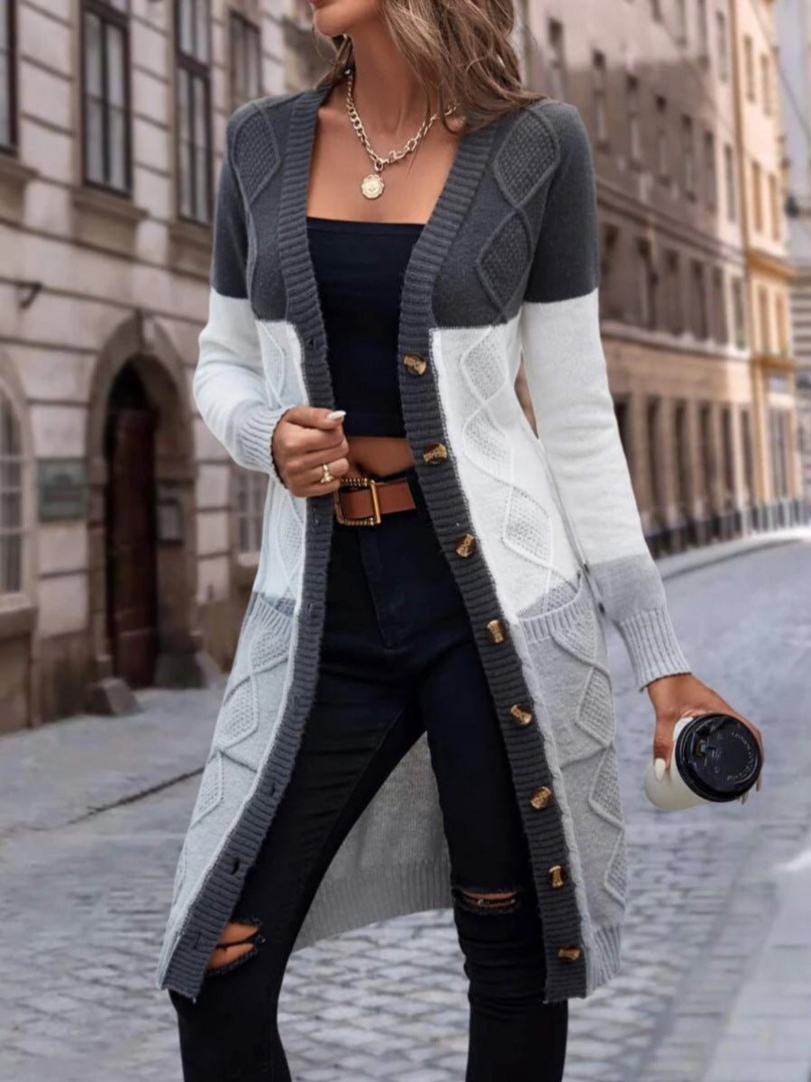 Cardigan lungo a V con lavorazione a treccia e color block