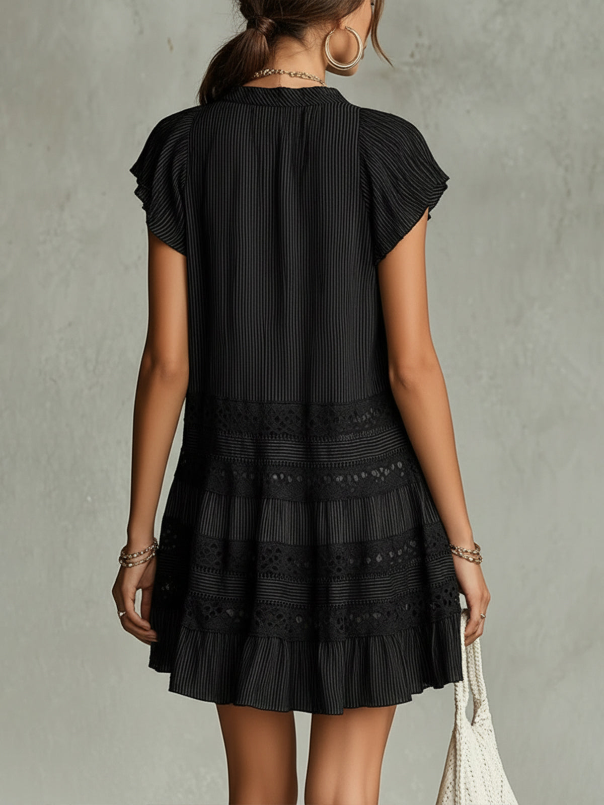Abito Mini in Chiffon Striato con Pizzo e Volant