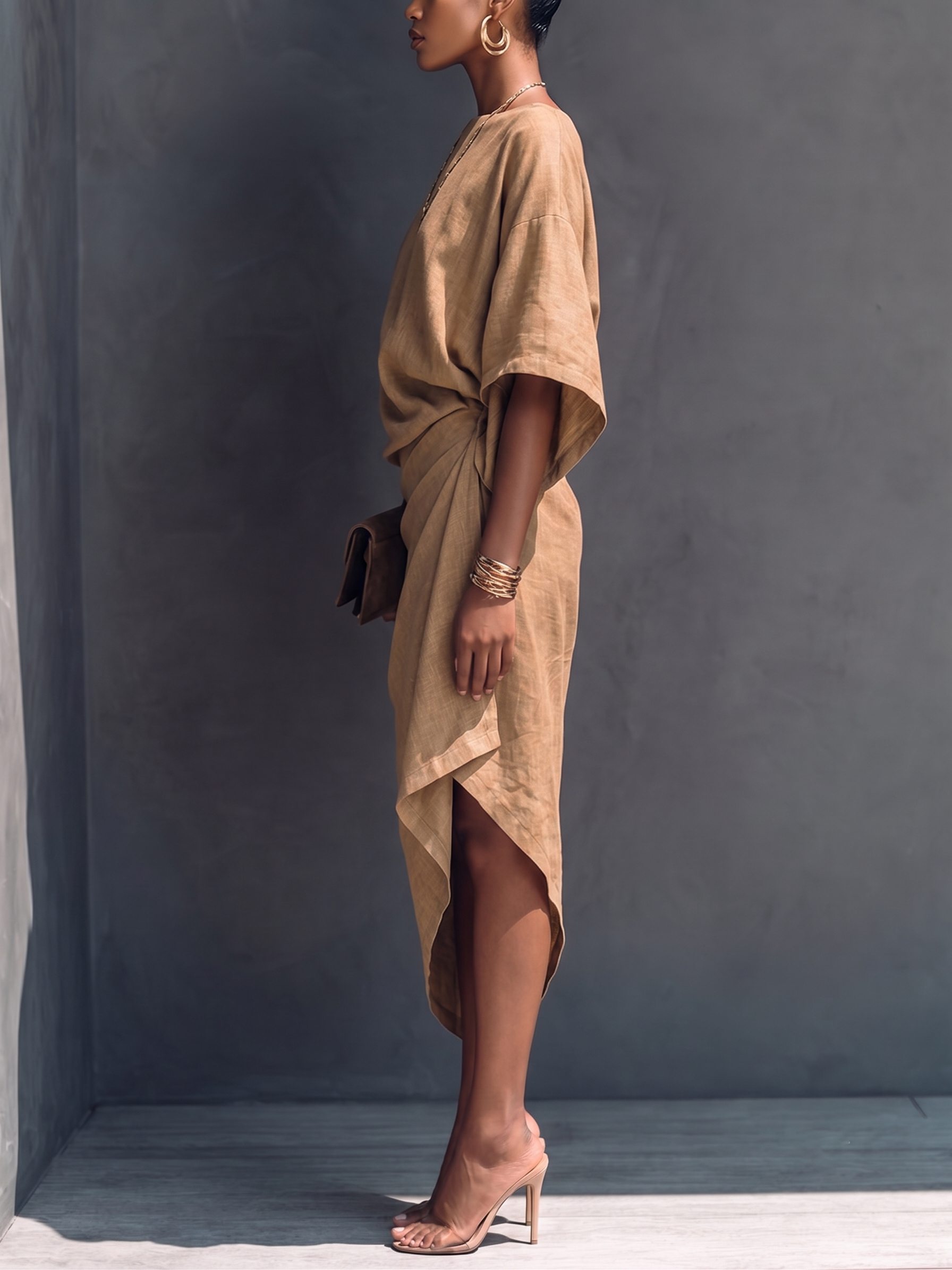 Abito Midi Asimmetrico Drappeggiato Color Khaki con Maniche Corte
