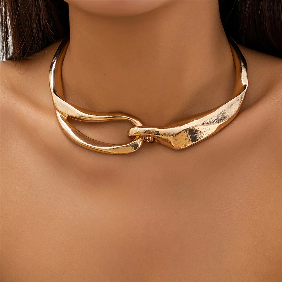 Collana d'oro con texture audace
