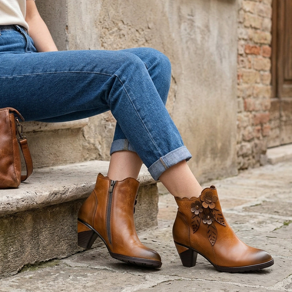Juliette - Stivaletti Ankle in Pelle Fatta a Mano con Motivo Floreale e Colore Unito