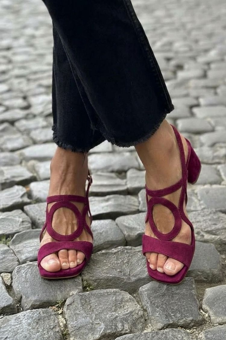 Sandali con punta quadrata e scollo rotondo