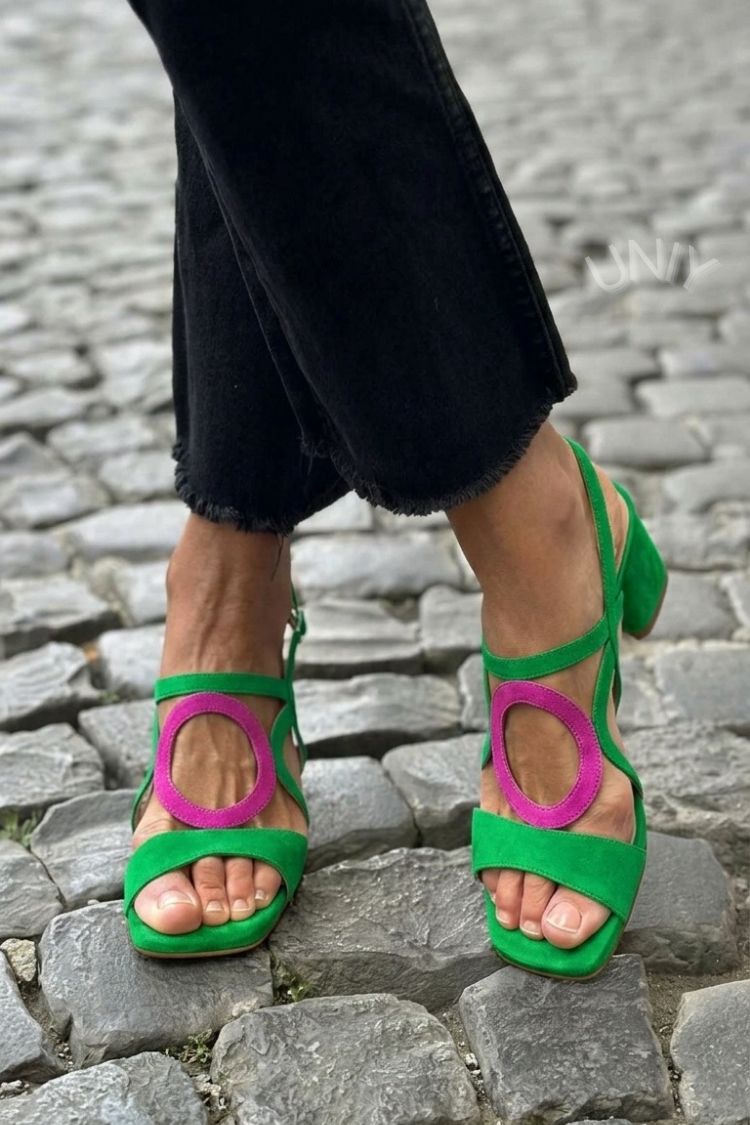 Sandali con punta quadrata e scollo rotondo