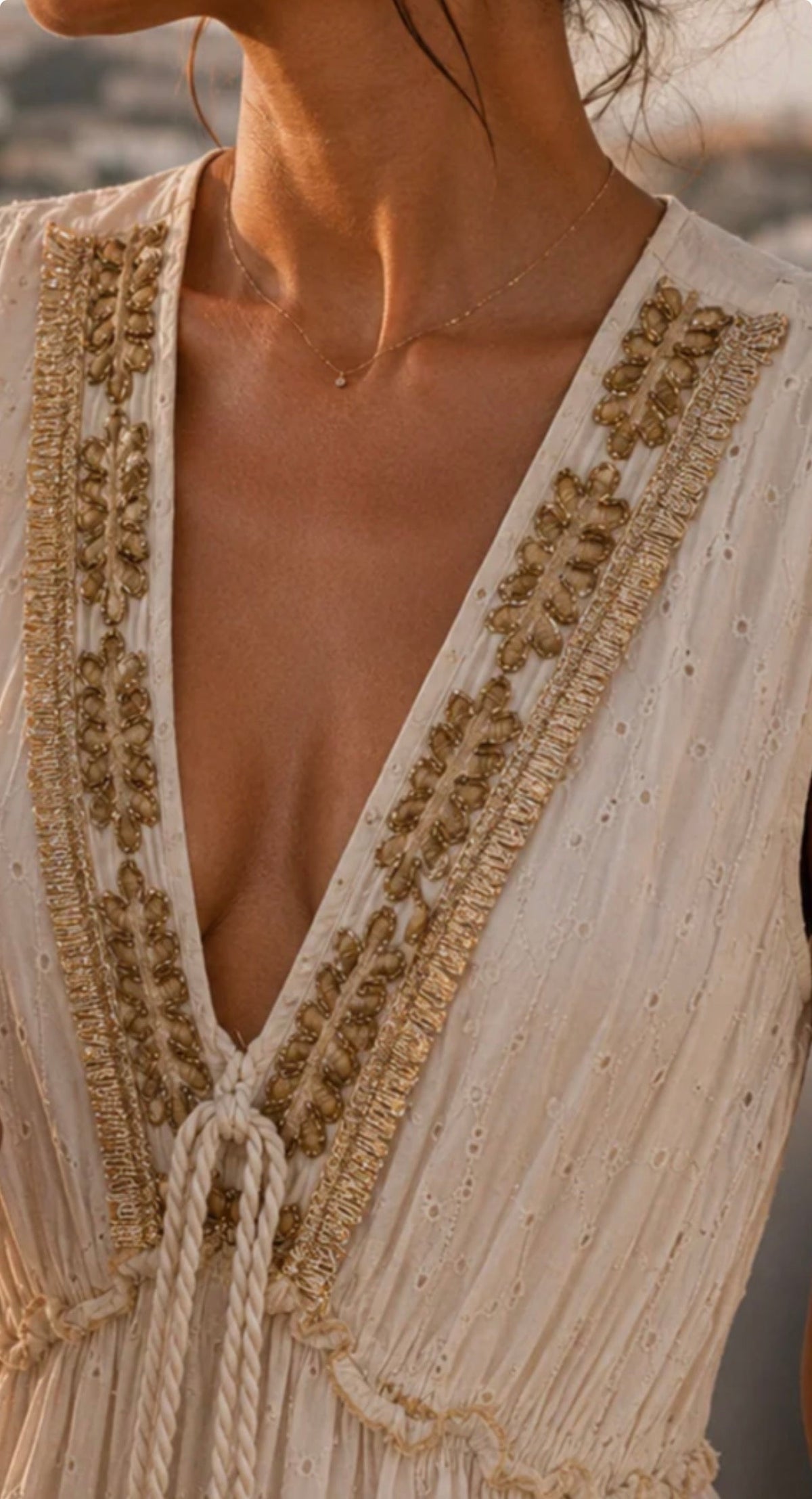 Abito Ricamato con Paillettes Capri