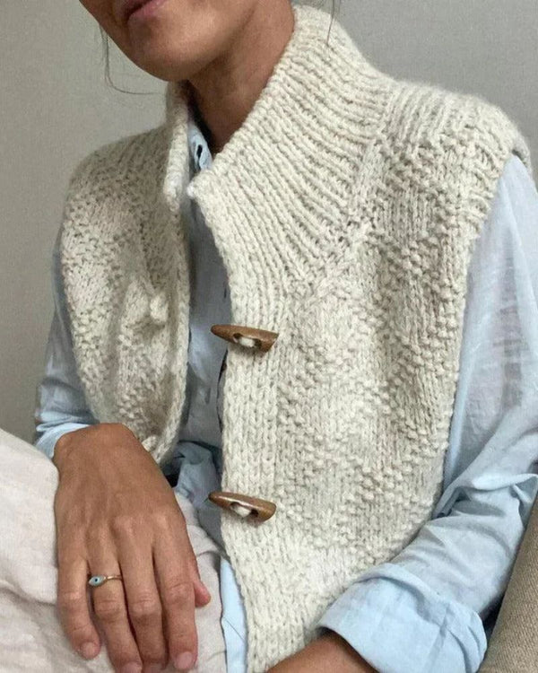 Elegante cardigan senza maniche lavorato a maglia