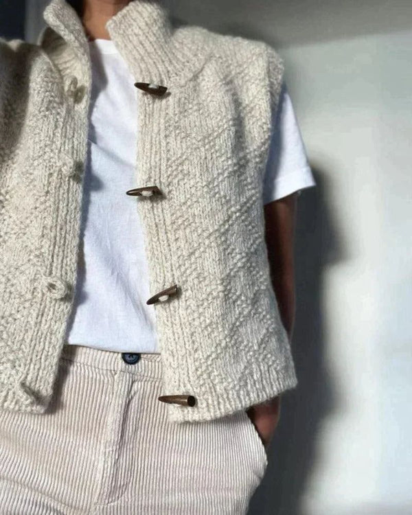 Elegante cardigan senza maniche lavorato a maglia