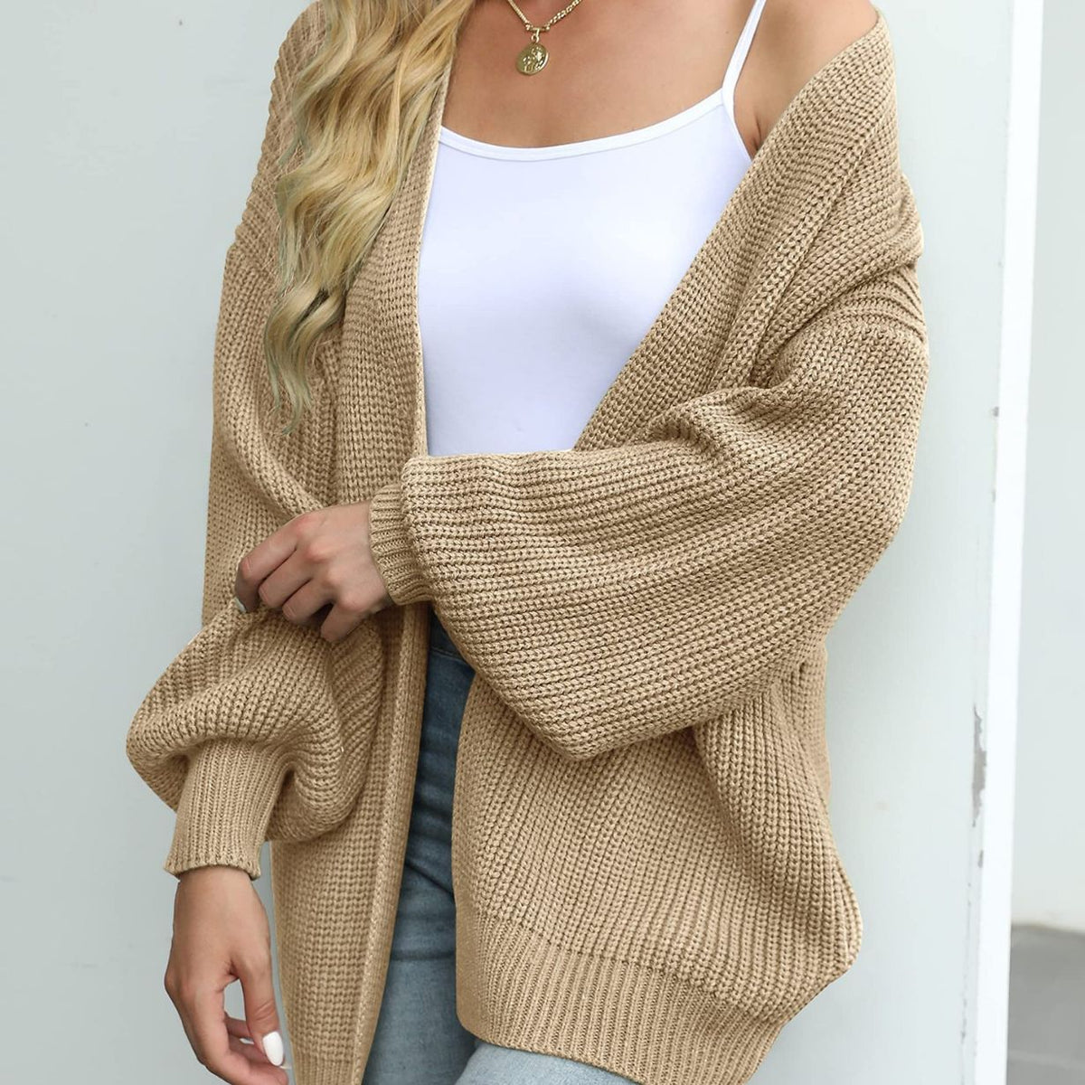 Cardigan lavorato a maglia per donne con maniche a lanterna lunghe