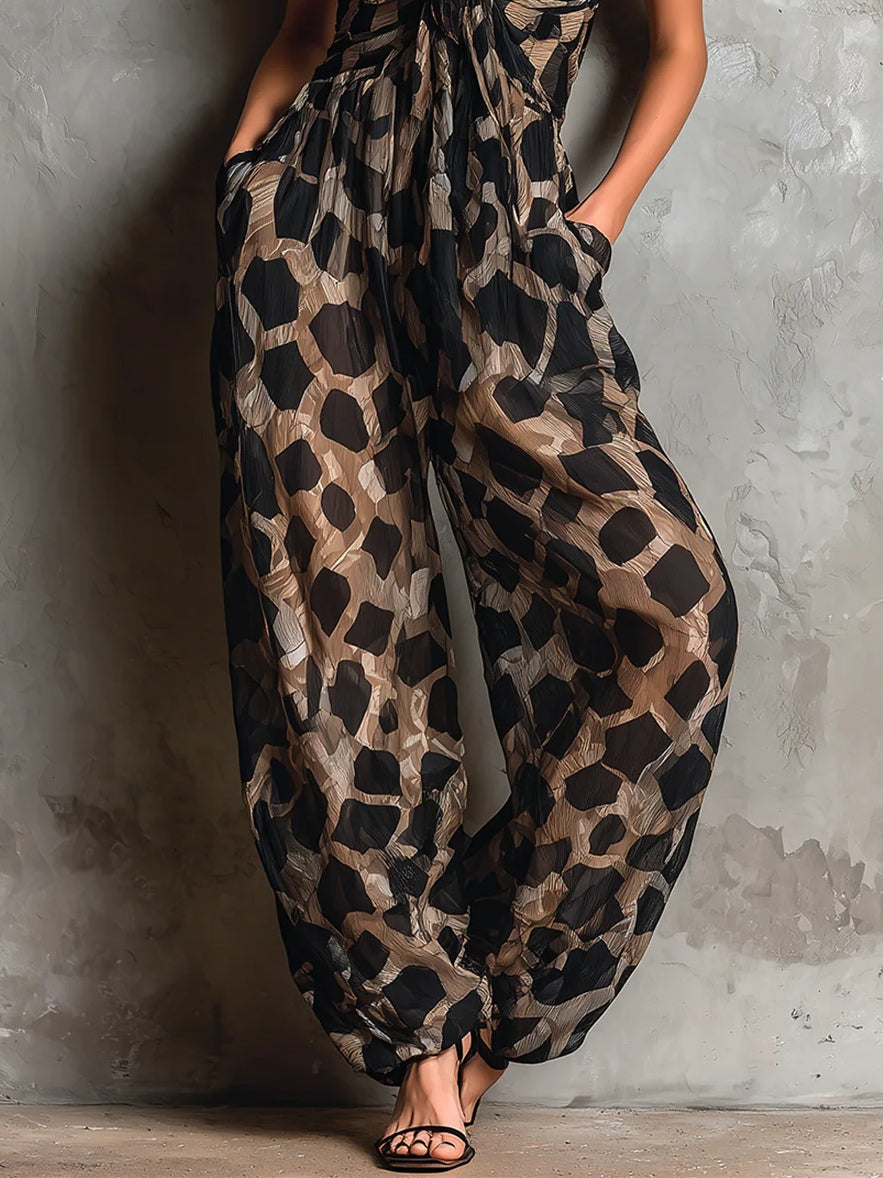 Salopette ampia in chiffon con stampa animale nera e scollo all'americana