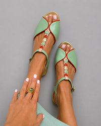 Sandali flat slingback con punta aperta e dettaglio a forma di cuore