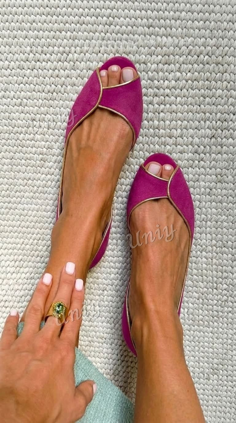 Ballerine D'Orsay in suede con punta aperta in Beige e Oro