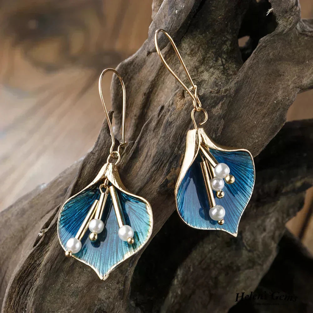 Orecchini in oro e blu con perle